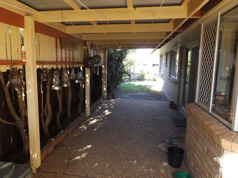 54 Moolyyir St, Urangan QLD 4655