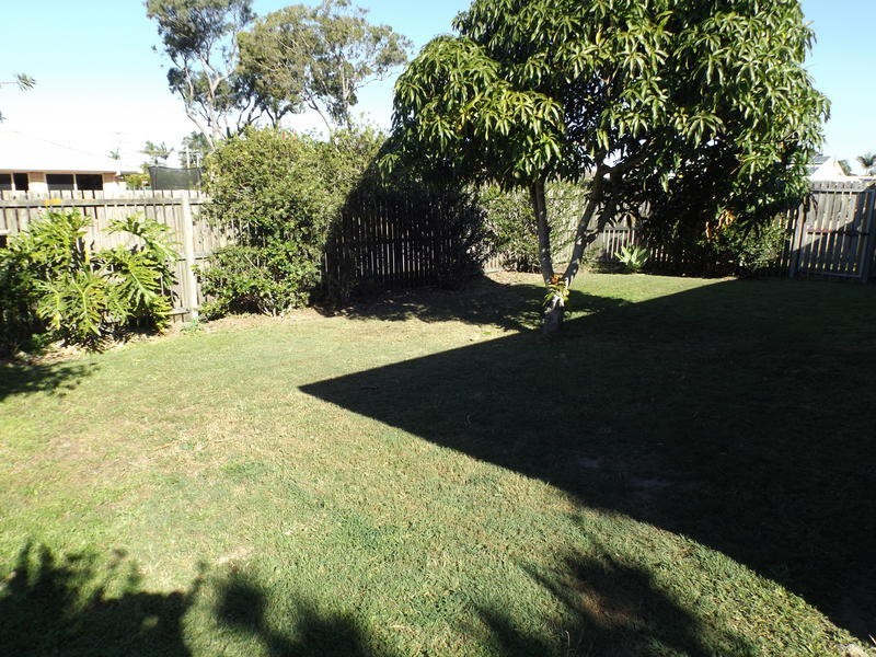 54 Moolyyir St, Urangan QLD 4655