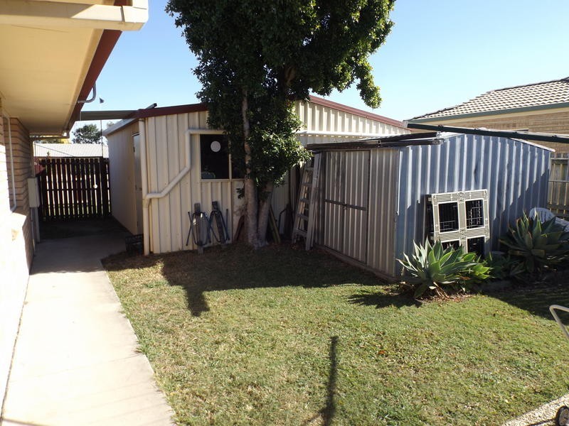 54 Moolyyir St, Urangan QLD 4655