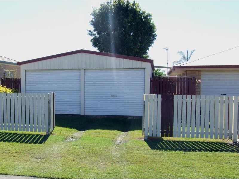 54 Moolyyir St, Urangan QLD 4655