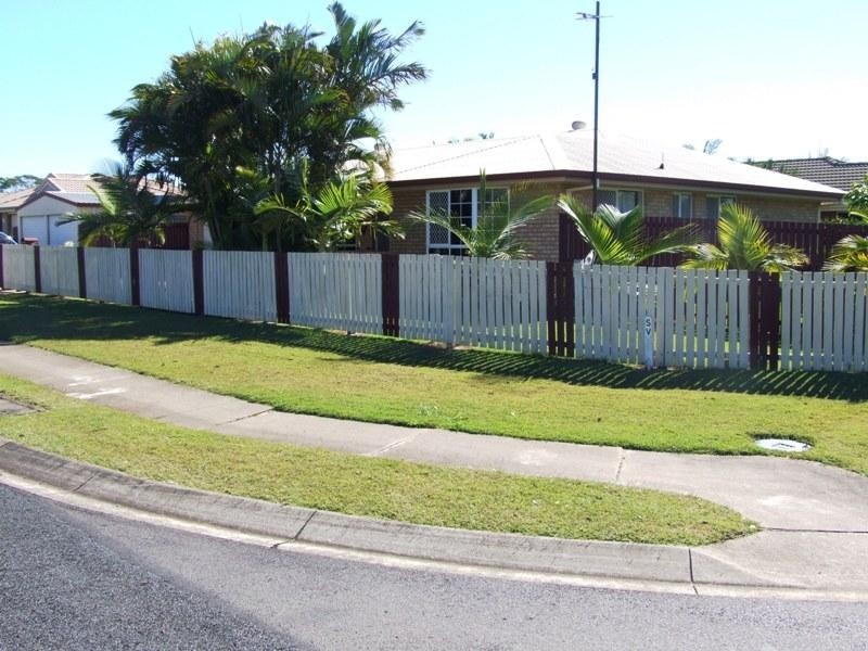 54 Moolyyir St, Urangan QLD 4655