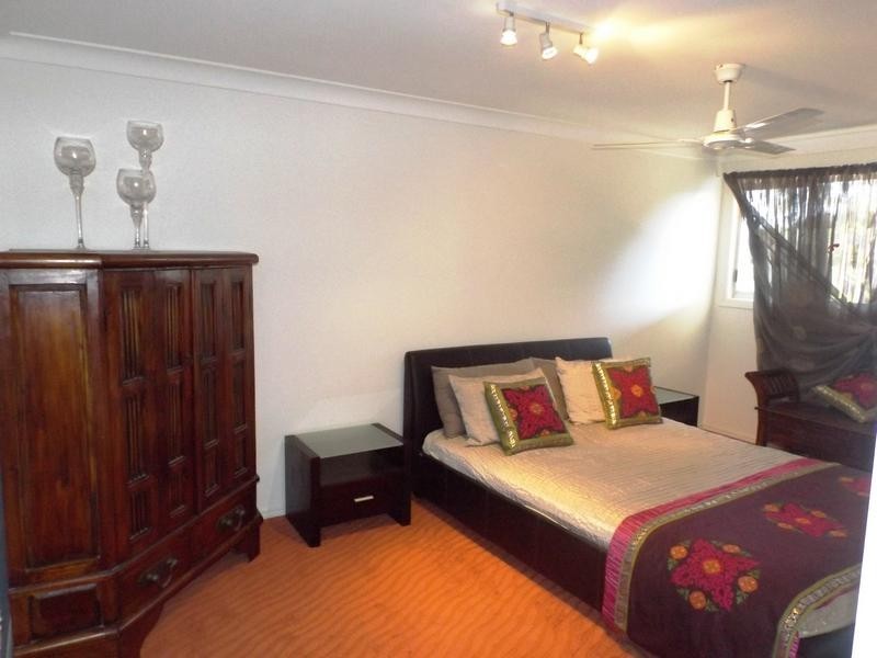 1 Gibbs St, Urangan QLD 4655