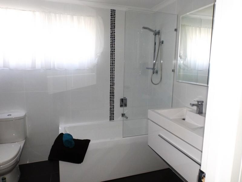 1 Gibbs St, Urangan QLD 4655