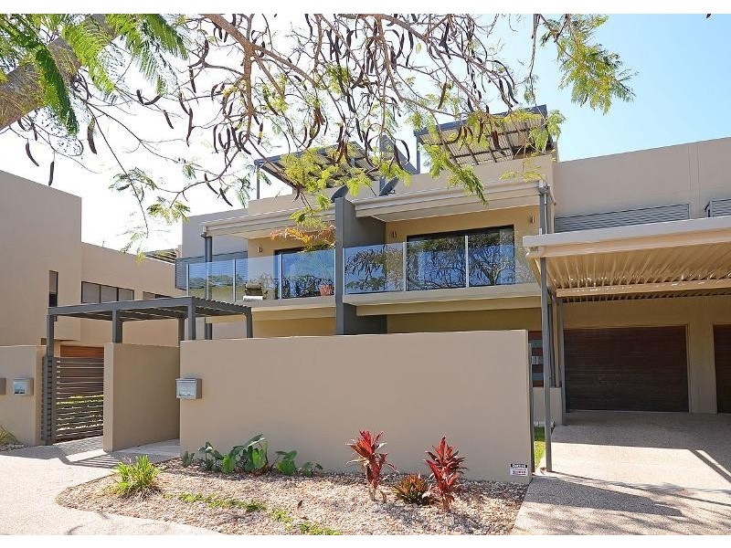 2 / 19 King St, Urangan QLD 4655