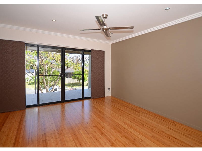 2 / 19 King St, Urangan QLD 4655