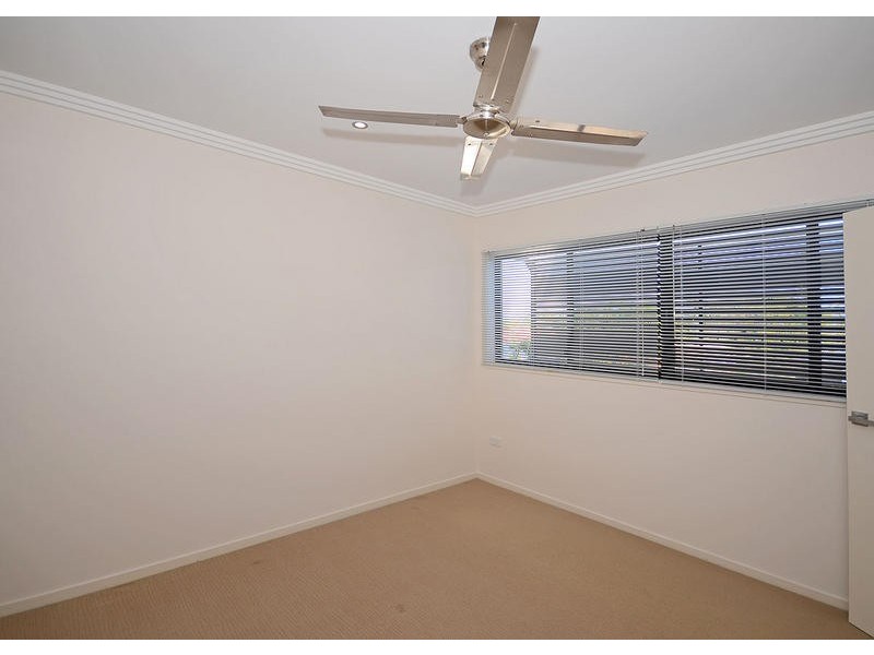 2 / 19 King St, Urangan QLD 4655