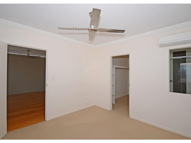 2 / 19 King St, Urangan QLD 4655