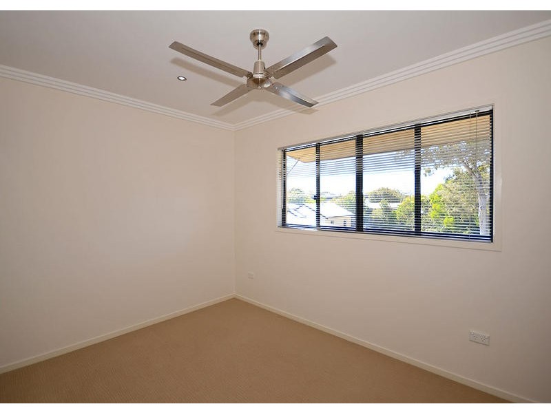 2 / 19 King St, Urangan QLD 4655