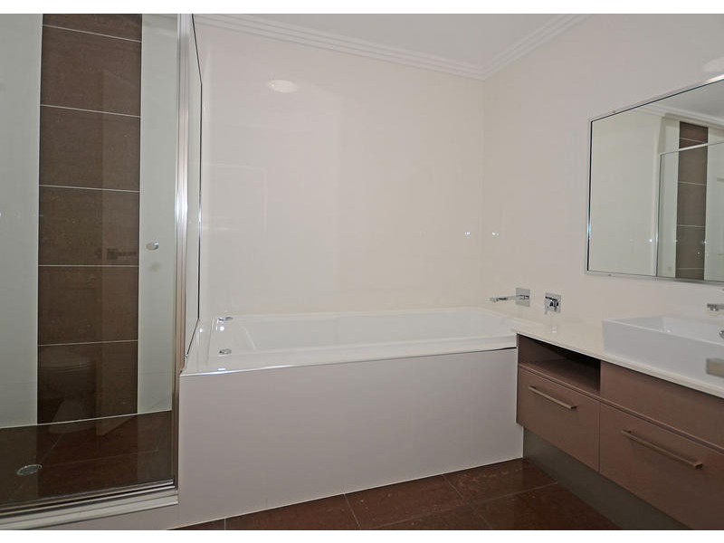 2 / 19 King St, Urangan QLD 4655