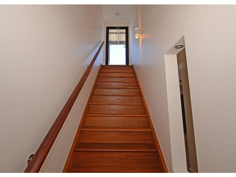 2 / 19 King St, Urangan QLD 4655