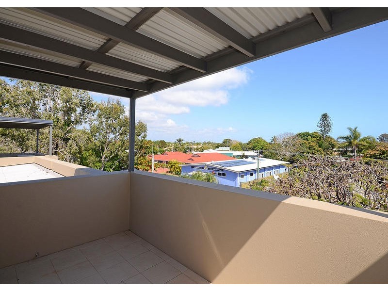 2 / 19 King St, Urangan QLD 4655