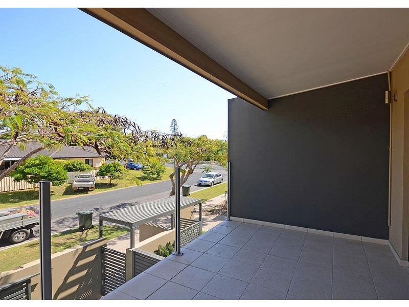 2 / 19 King St, Urangan QLD 4655