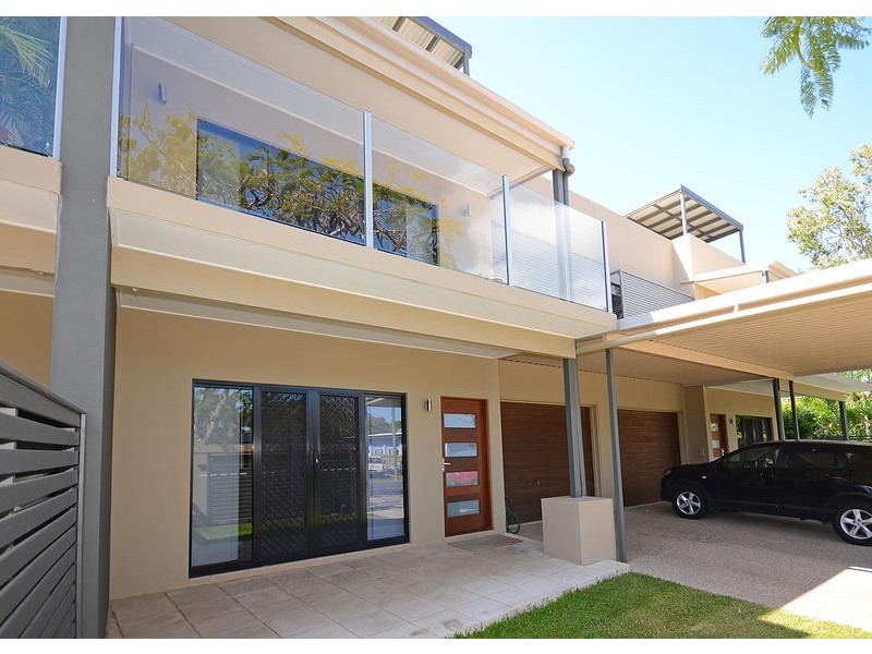 2 / 19 King St, Urangan QLD 4655