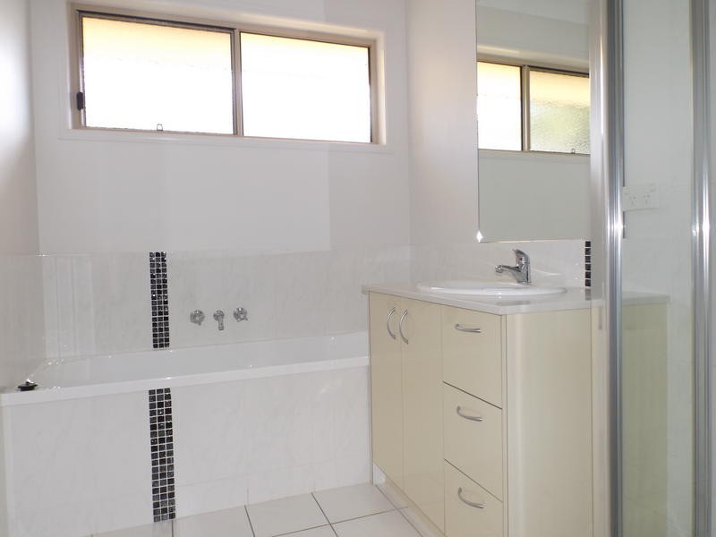 15 Zac Crt, Urraween QLD 4655