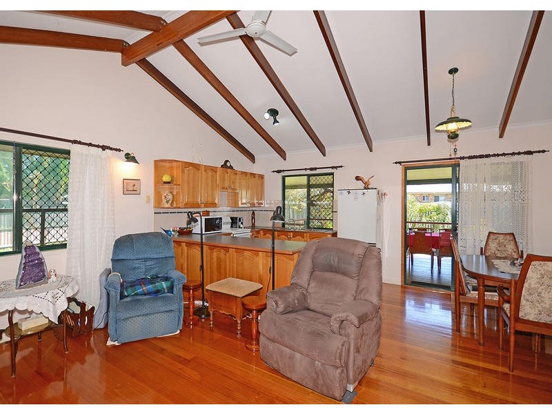 4 Harselaar Dr, Point Vernon QLD 4655