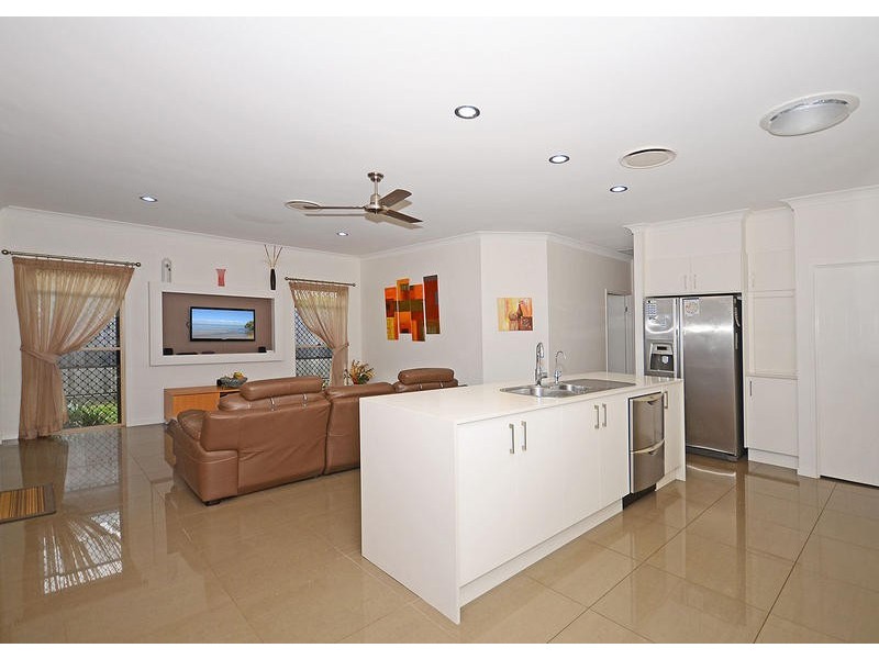 26 Parraweena Court, Point Vernon QLD 4655