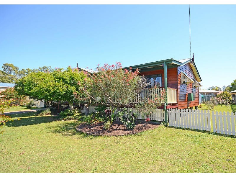 4 Harselaar Dr, Point Vernon QLD 4655