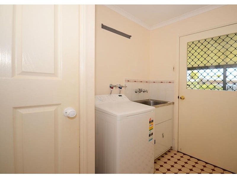 4 Harselaar Dr, Point Vernon QLD 4655