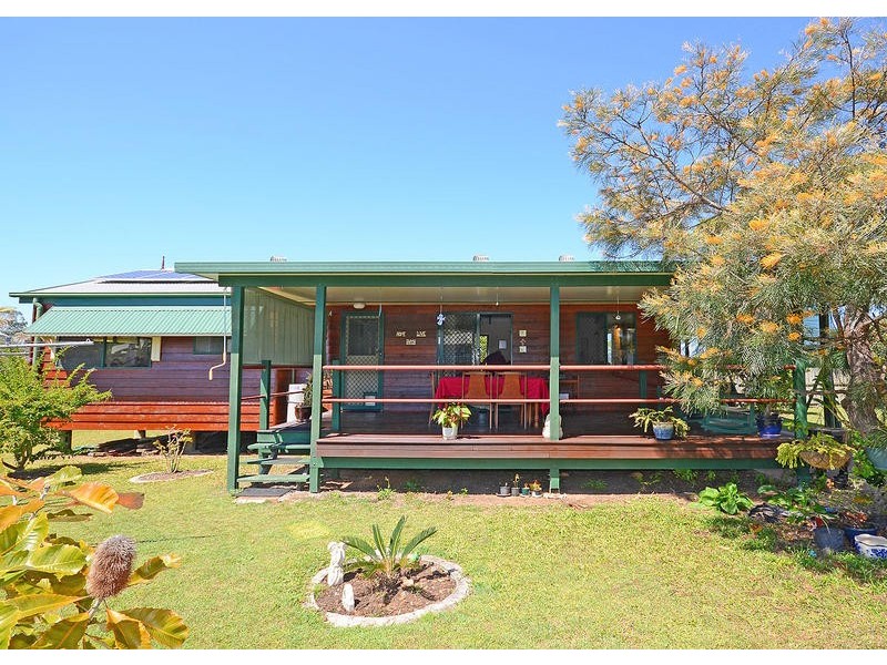 4 Harselaar Dr, Point Vernon QLD 4655