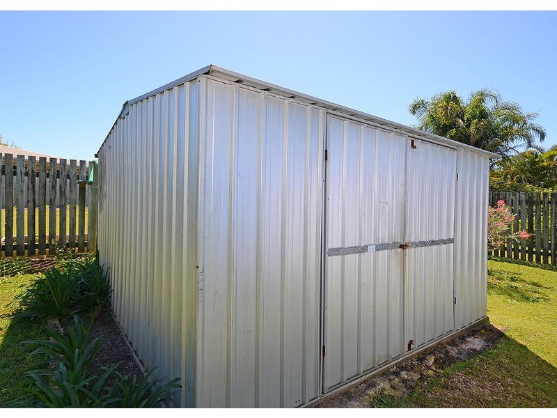 4 Harselaar Dr, Point Vernon QLD 4655