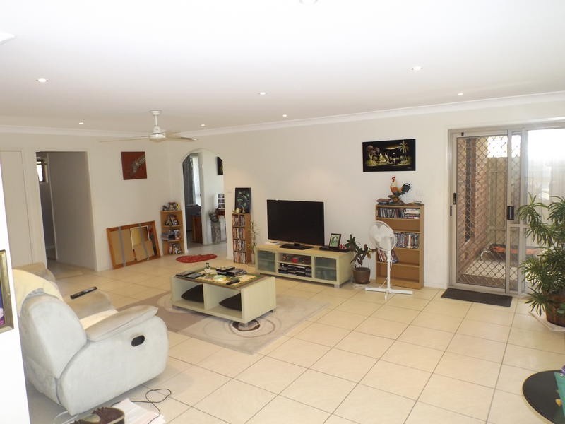 30 Bunker Ave, Urraween QLD 4655