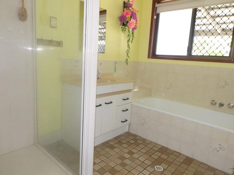 133 Elizabeth St, Urangan QLD 4655