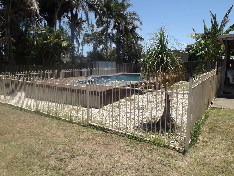 133 Elizabeth St, Urangan QLD 4655