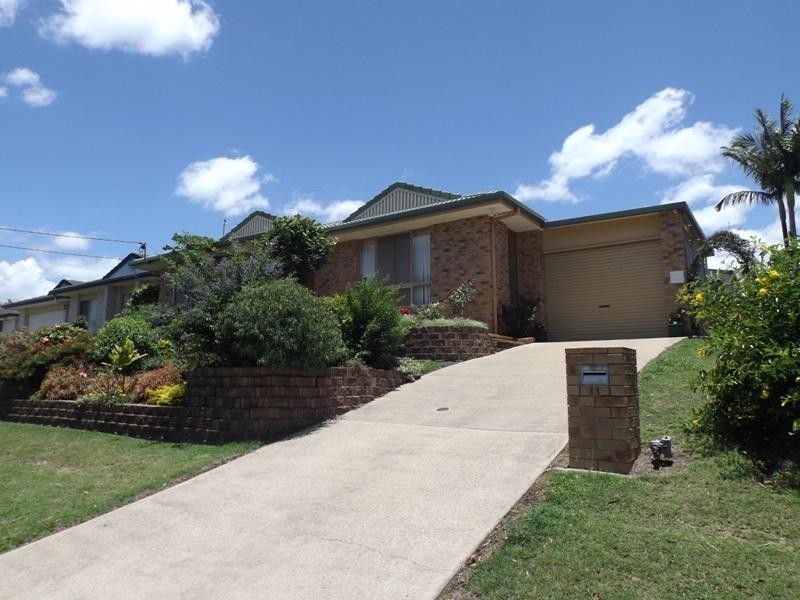 11 Barry St, Torquay QLD 4655
