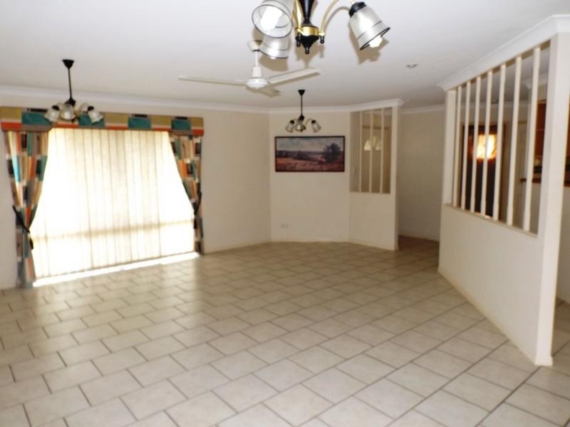 11 Barry St, Torquay QLD 4655