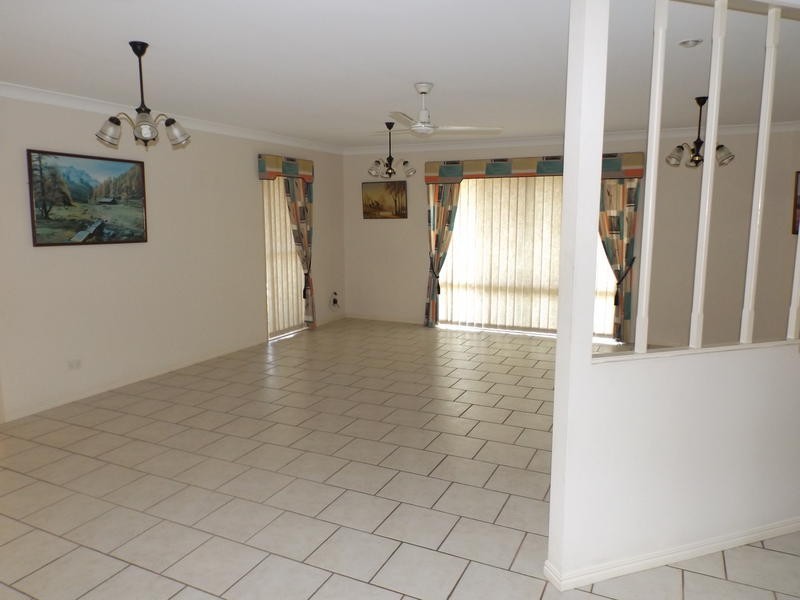 11 Barry St, Torquay QLD 4655