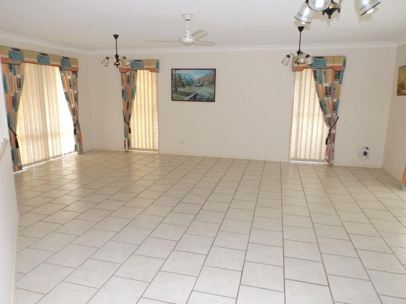 11 Barry St, Torquay QLD 4655