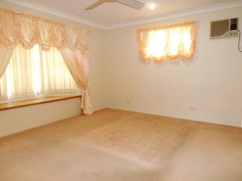 11 Barry St, Torquay QLD 4655