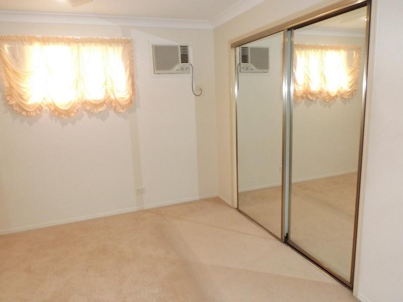 11 Barry St, Torquay QLD 4655