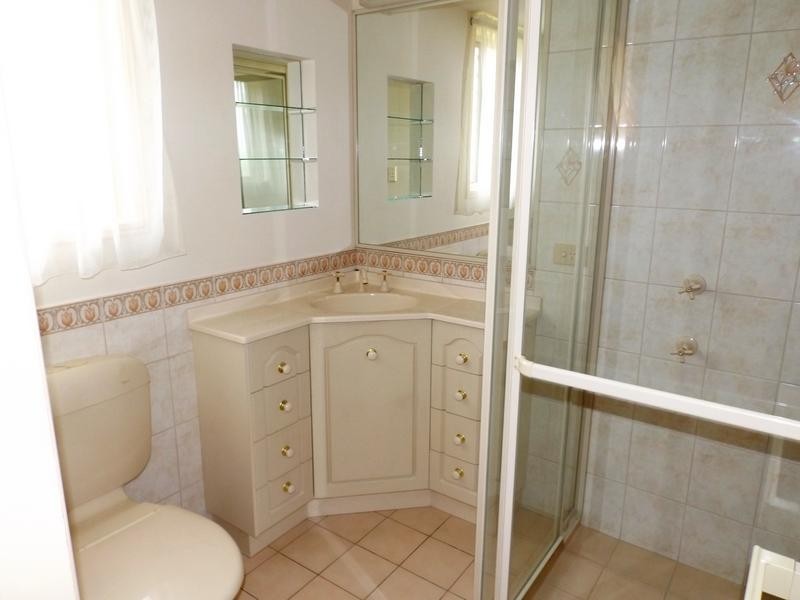 11 Barry St, Torquay QLD 4655