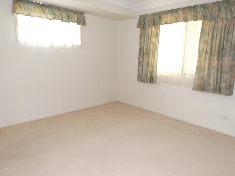 11 Barry St, Torquay QLD 4655