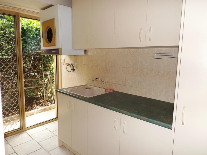 11 Barry St, Torquay QLD 4655