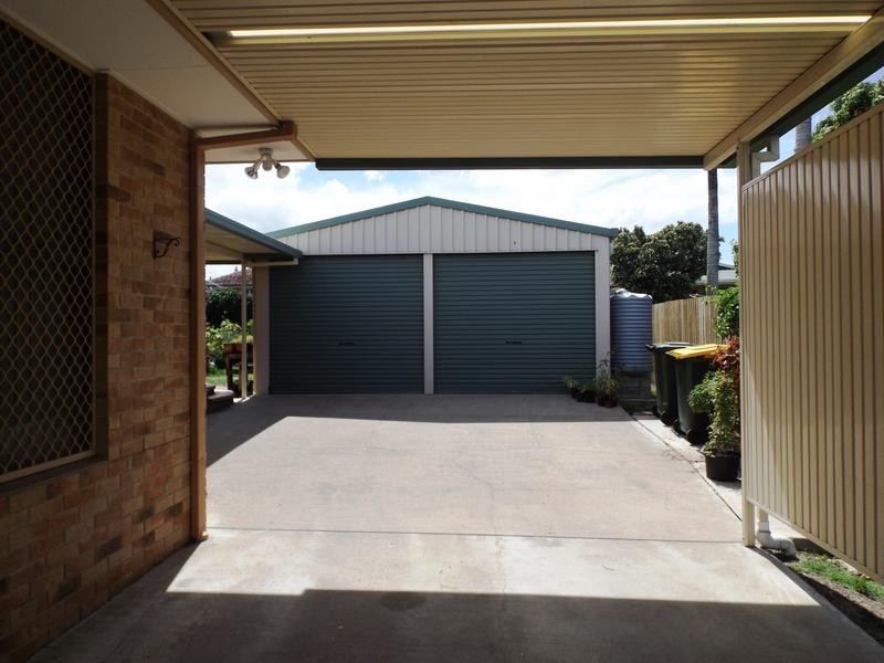 11 Barry St, Torquay QLD 4655