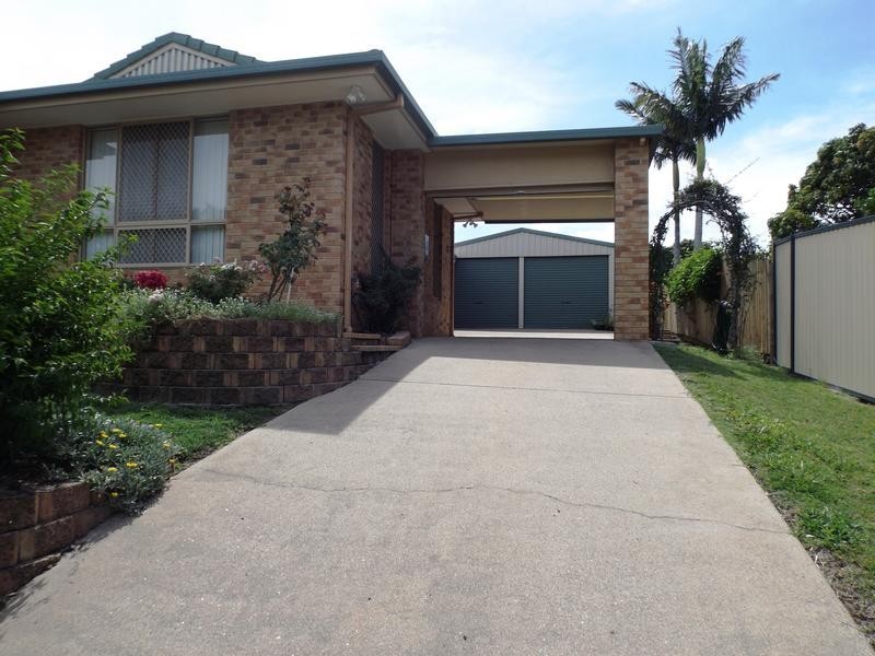 11 Barry St, Torquay QLD 4655