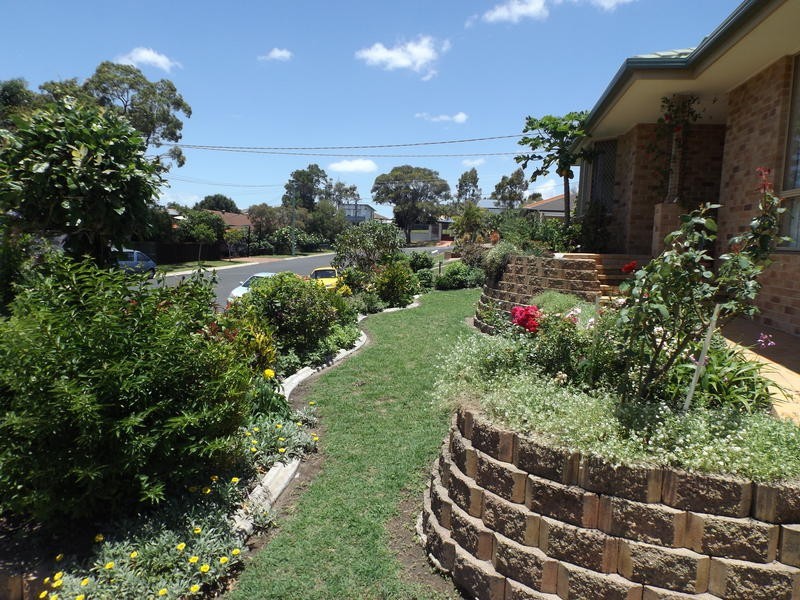 11 Barry St, Torquay QLD 4655