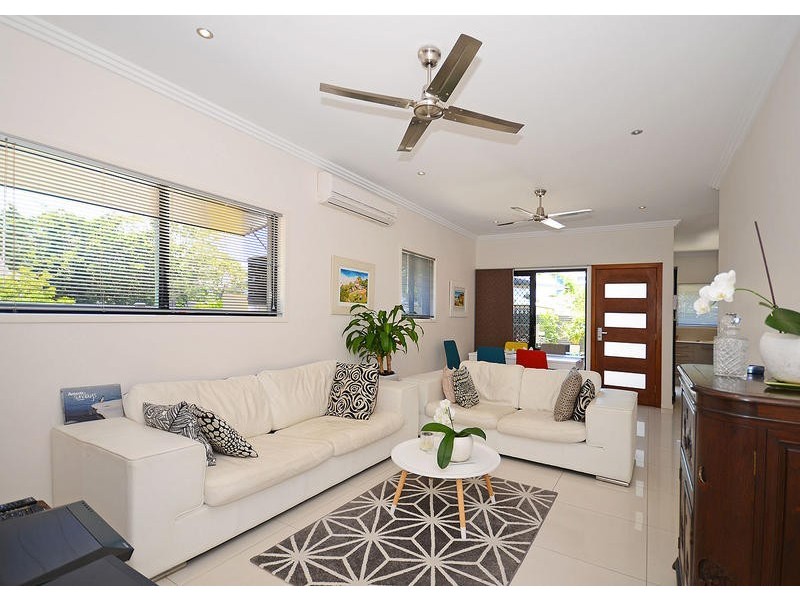 4 / 19 King St, Urangan QLD 4655