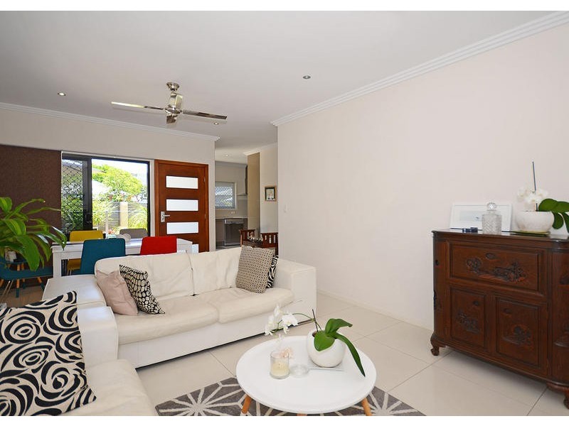 4 / 19 King St, Urangan QLD 4655