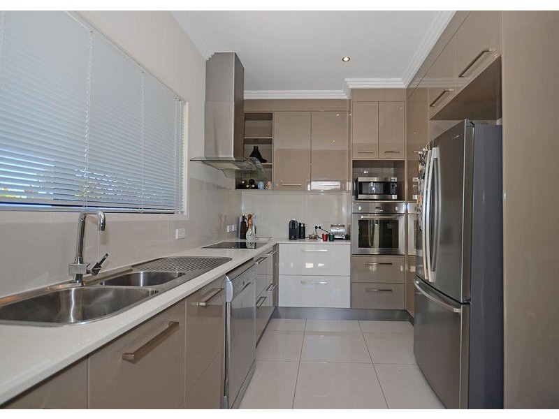 4 / 19 King St, Urangan QLD 4655