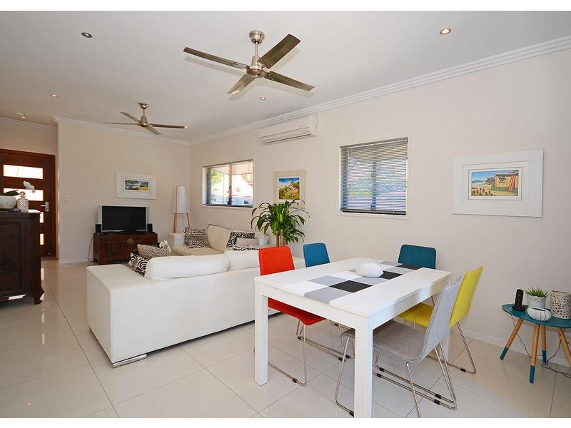 4 / 19 King St, Urangan QLD 4655
