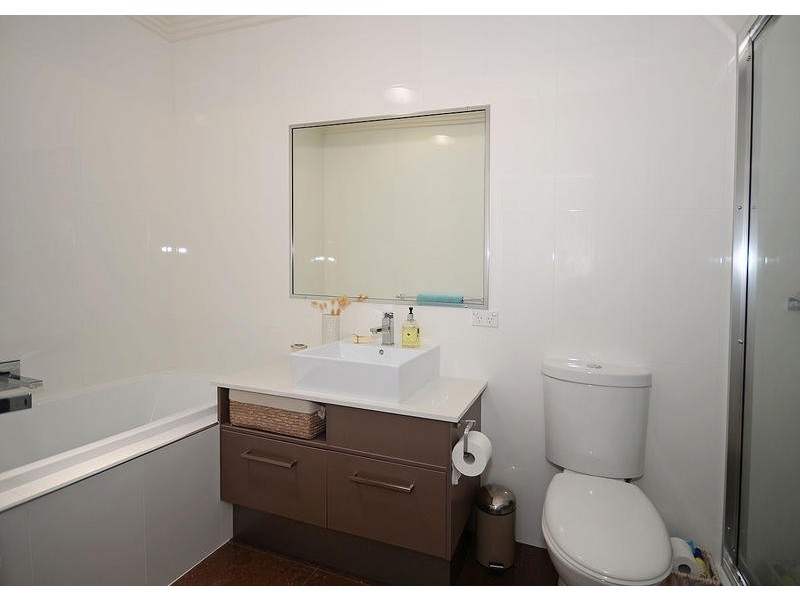 4 / 19 King St, Urangan QLD 4655