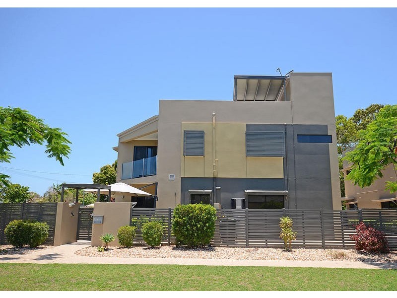 4 / 19 King St, Urangan QLD 4655
