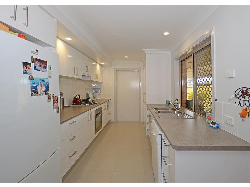10 Granada Ct, Point Vernon QLD 4655