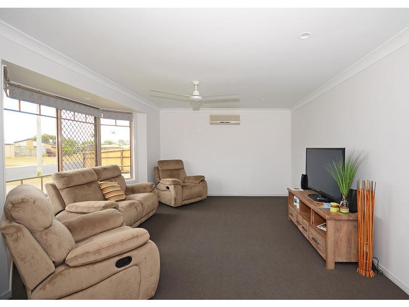 10 Granada Ct, Point Vernon QLD 4655