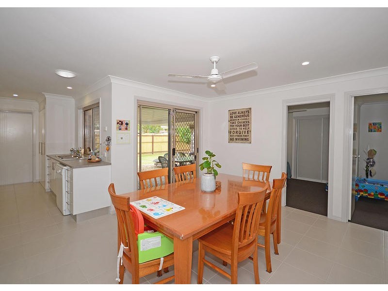 10 Granada Ct, Point Vernon QLD 4655