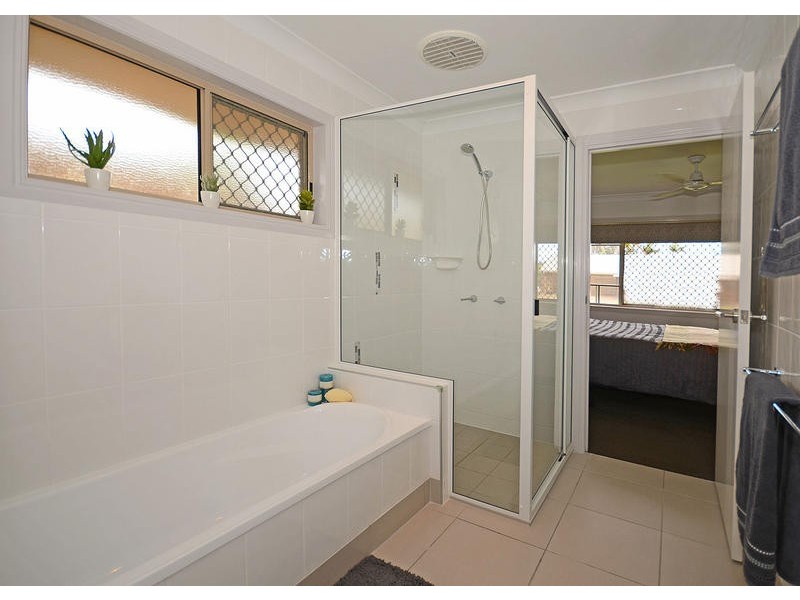 10 Granada Ct, Point Vernon QLD 4655