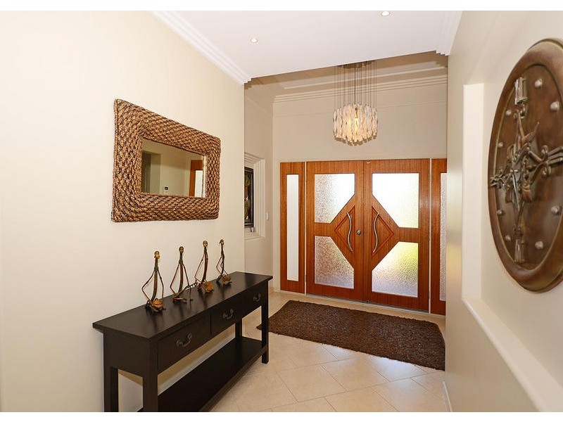 18 Harrison Cct, Urangan QLD 4655